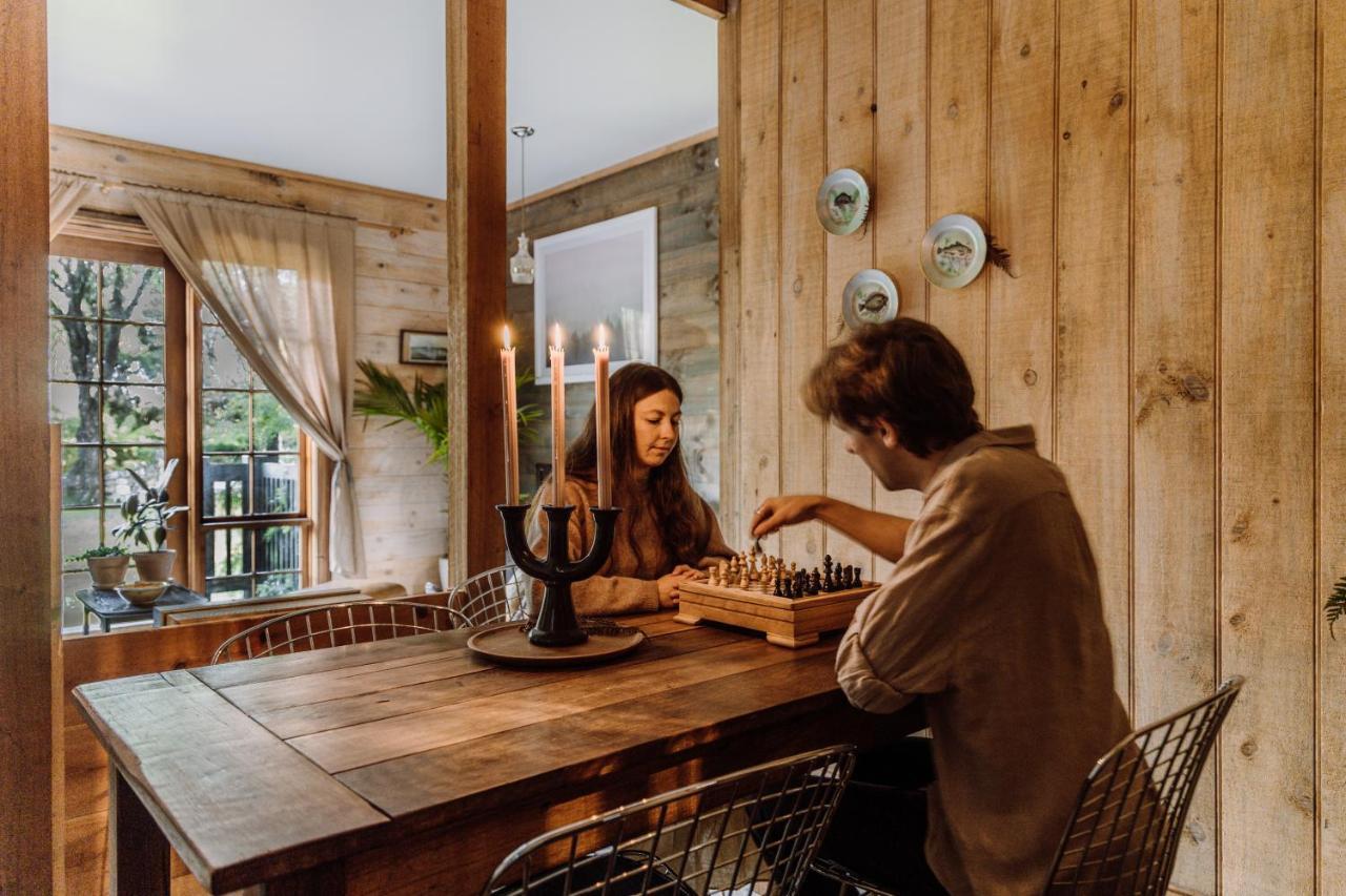 The Quarters Hotel Strahan Ngoại thất bức ảnh