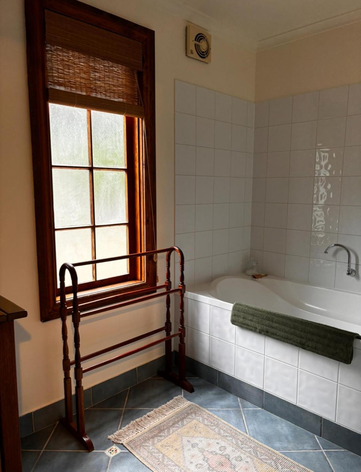 The Quarters Hotel Strahan Ngoại thất bức ảnh