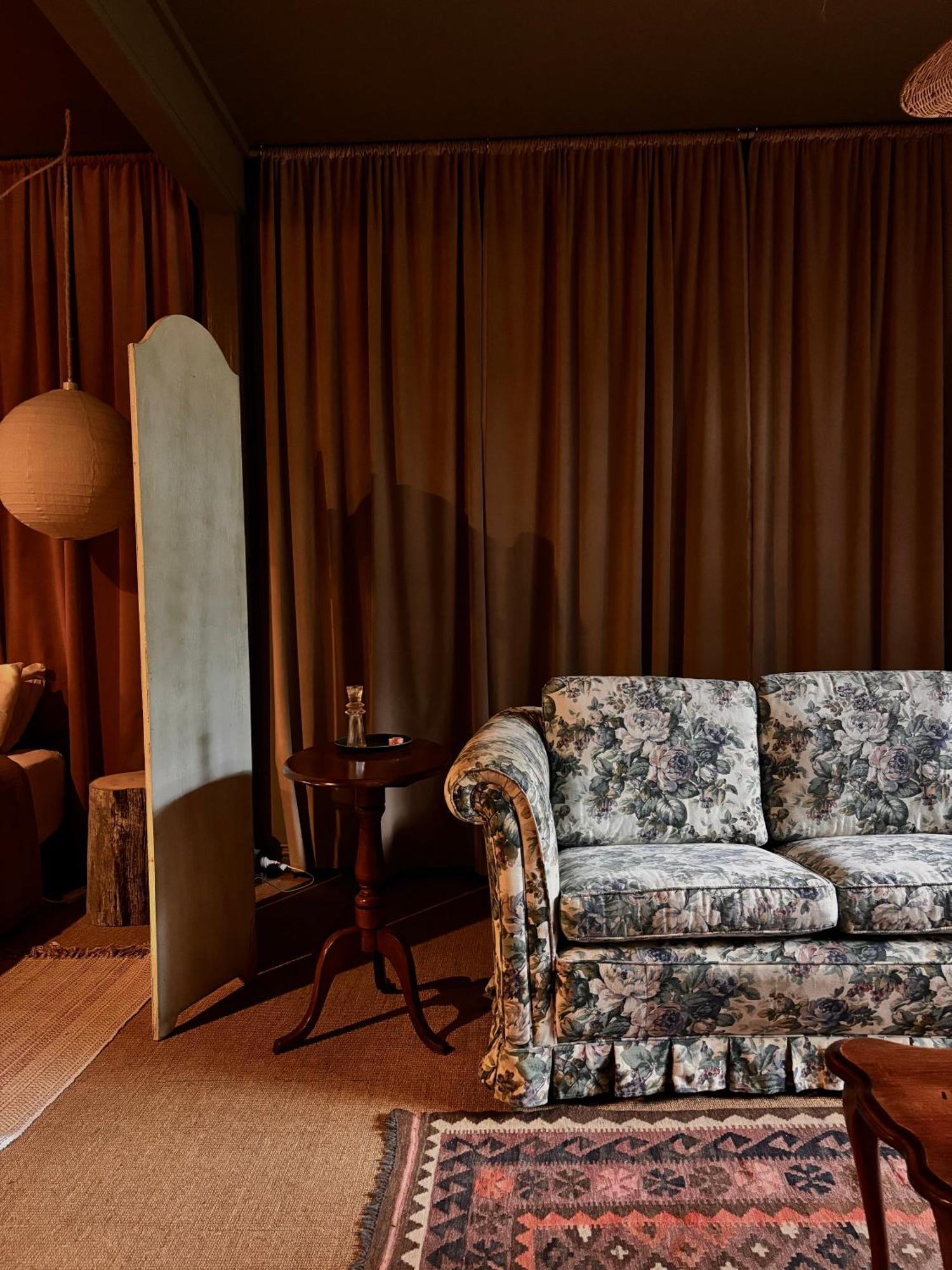 The Quarters Hotel Strahan Ngoại thất bức ảnh
