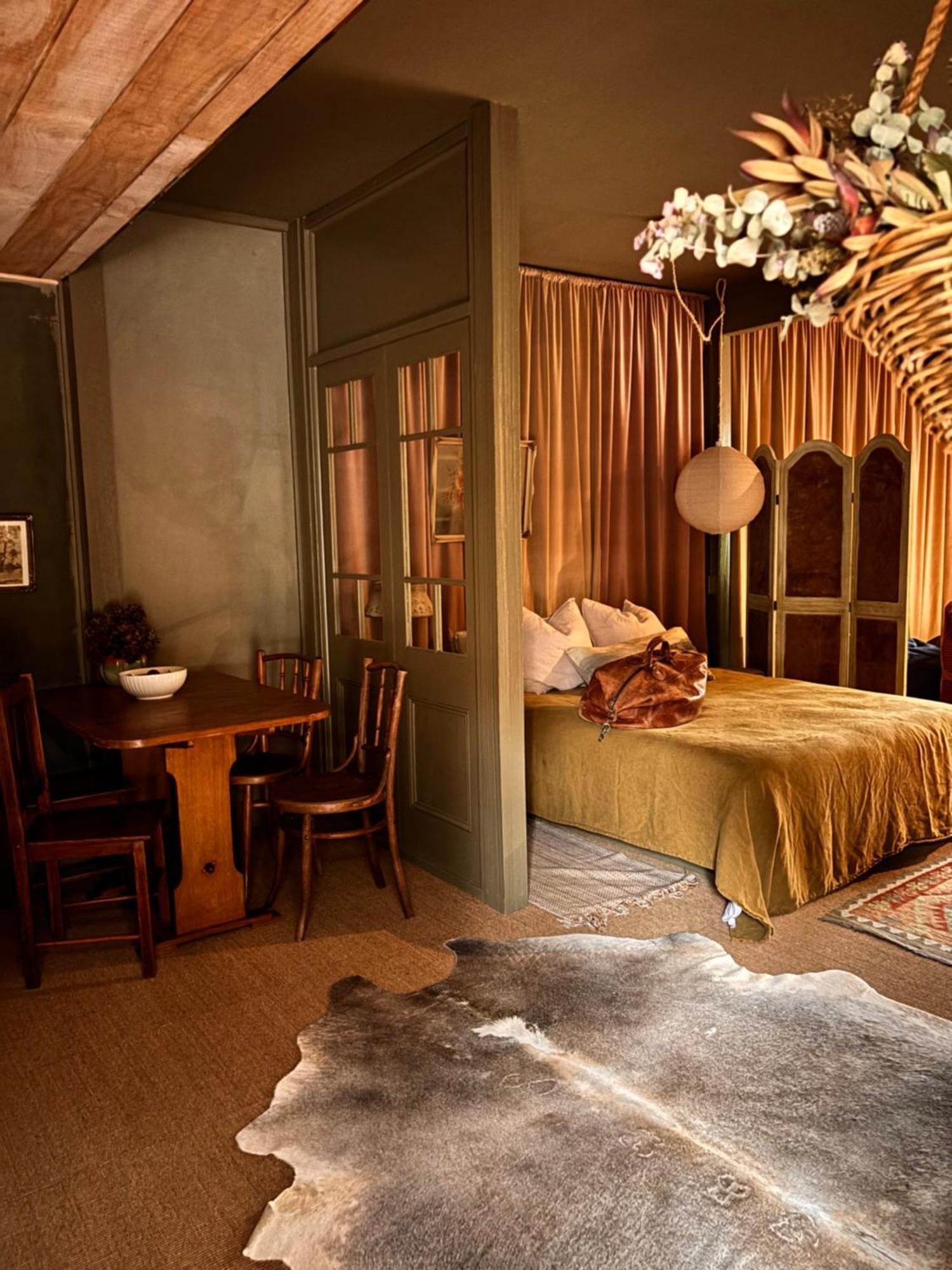 The Quarters Hotel Strahan Ngoại thất bức ảnh