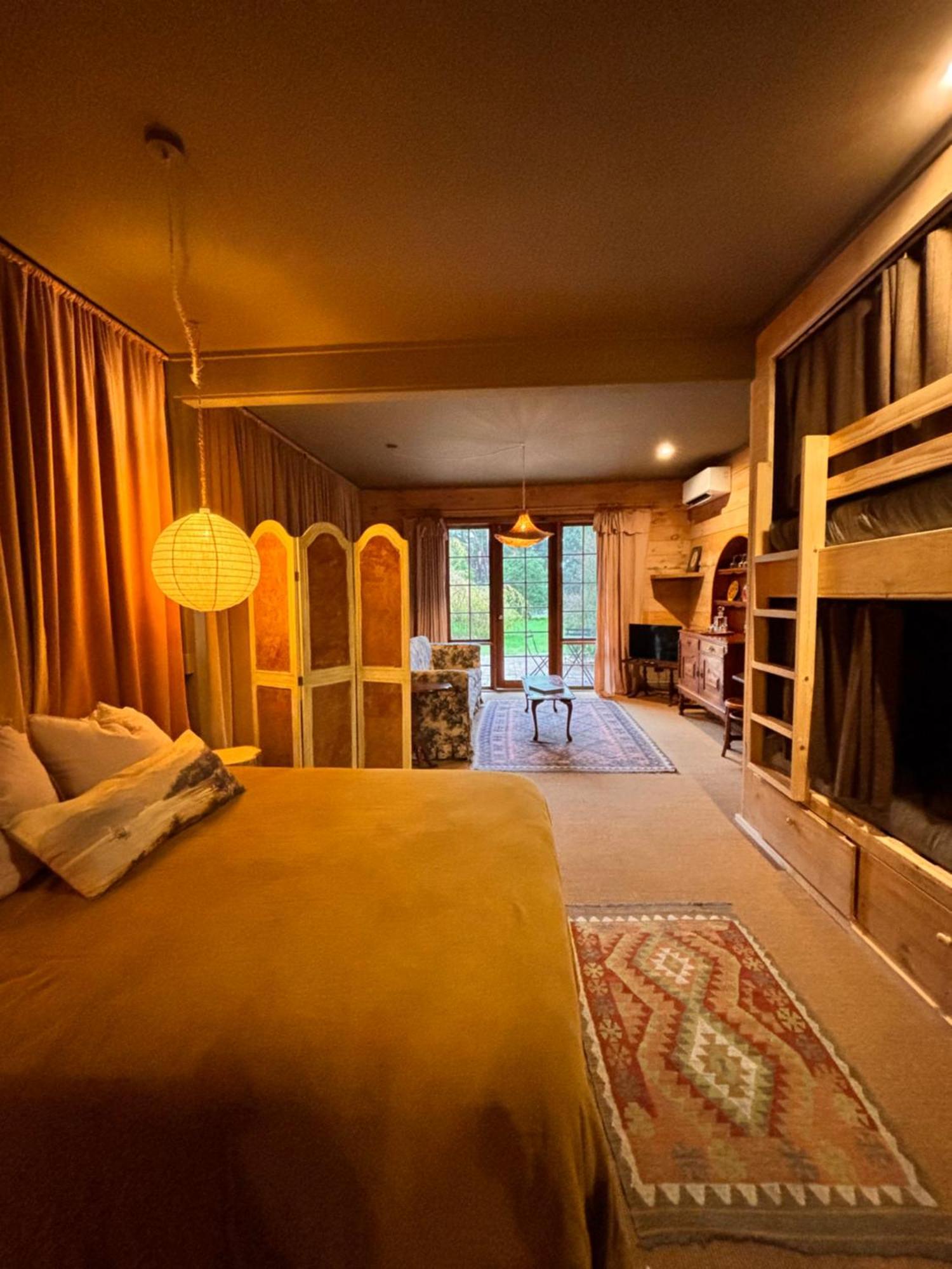 The Quarters Hotel Strahan Ngoại thất bức ảnh